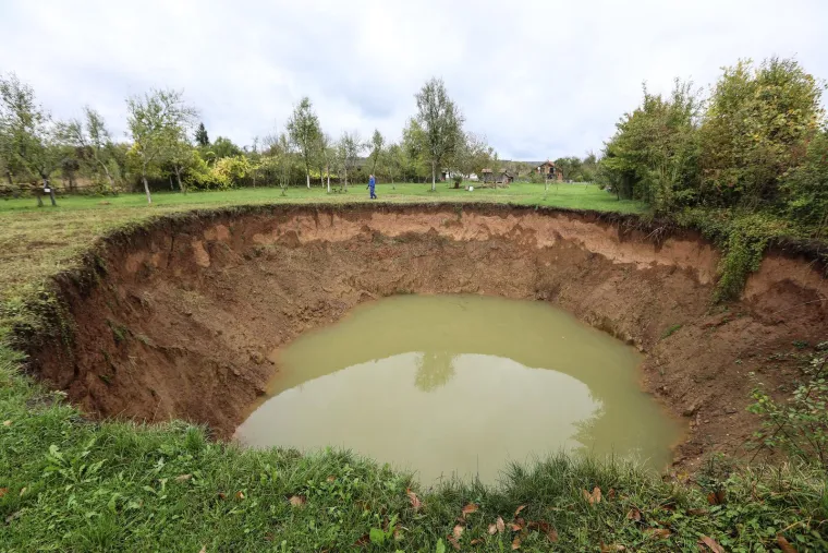 Na Banovini je počela sanacija vrtača: Radovi će trajati 30-tak dana, a ko&scaron;tat će 350 tisuća kuna