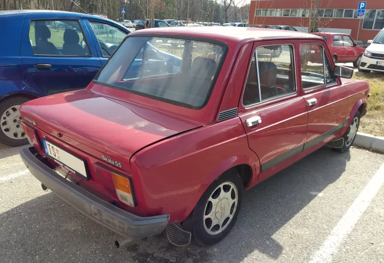 3. Zastava 128: Mnogi su ga nazivali ružnijim nasljednikom Zastave 101. Bio je zapravo sličan svom prethodniku, osim što je sa stražnje starne imao ta grozno dizajnirana svjetla/žmigavce. 