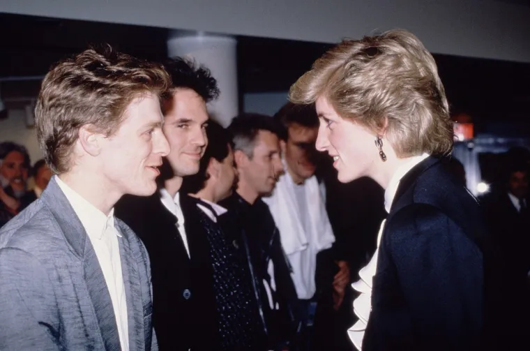 10. Bryan Adams (glasina): Godinama su kružile glasine o vezi Diane i Bryana Adamsa. Raspirivala ih je Adamsova bivša djevojka, glumica Cecile Thomsen, koja tvrdi da je par imao aferu. Pop zvijezda napisala je singl &apos;Diana&apos; 1985. godine o ženi koja ga je &apos;izludjela&apos; iako se neko vrijeme neće sresti.
