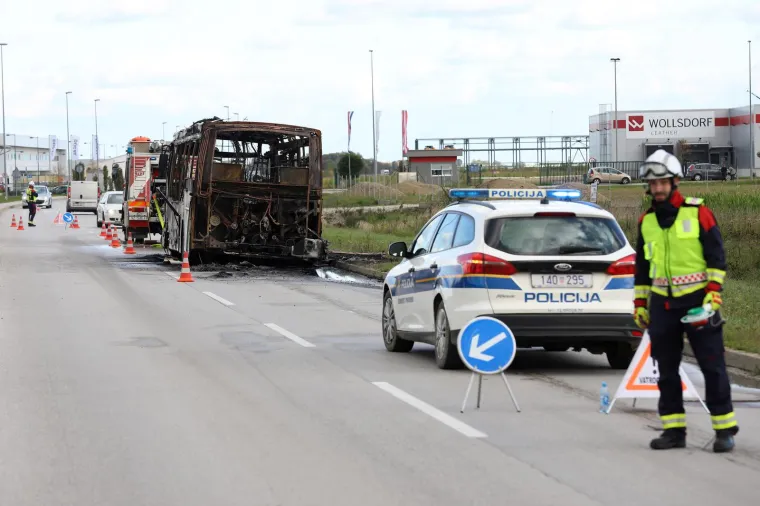 Kod Varaždina u potpunosti izgorio autobus: Radnici su u panici bježali iz gorućeg vozila