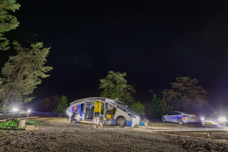 Nizozemski studenti zavr&scaron;ili su putovanje od 3000 km u kombiju na solarni pogon koji su sami napravili