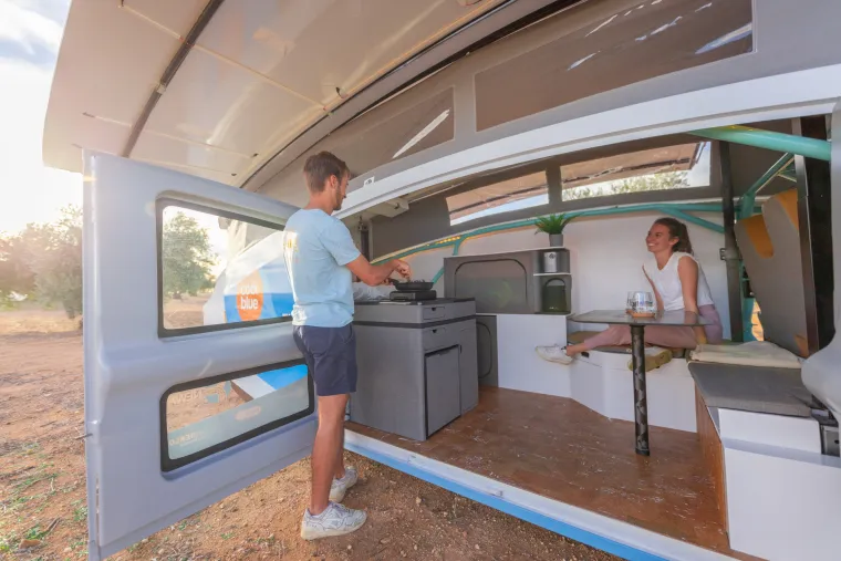 Nizozemski studenti zavr&scaron;ili su putovanje od 3000 km u kombiju na solarni pogon koji su sami napravili