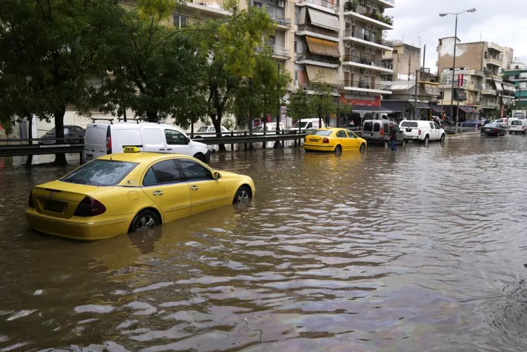 Grčku zahvatile obilne ki&scaron;e: 'Moramo biti oprezni, opasnost je velika'
