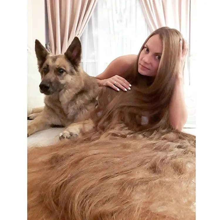 Budući da je Alla visoka 160 centimetara, njezina kosa trenutno je duža od cijelog njezinog tijela. Na puštanje kose inspirirala ju je majka Maria, kojoj kosa trenutno seže do struka.