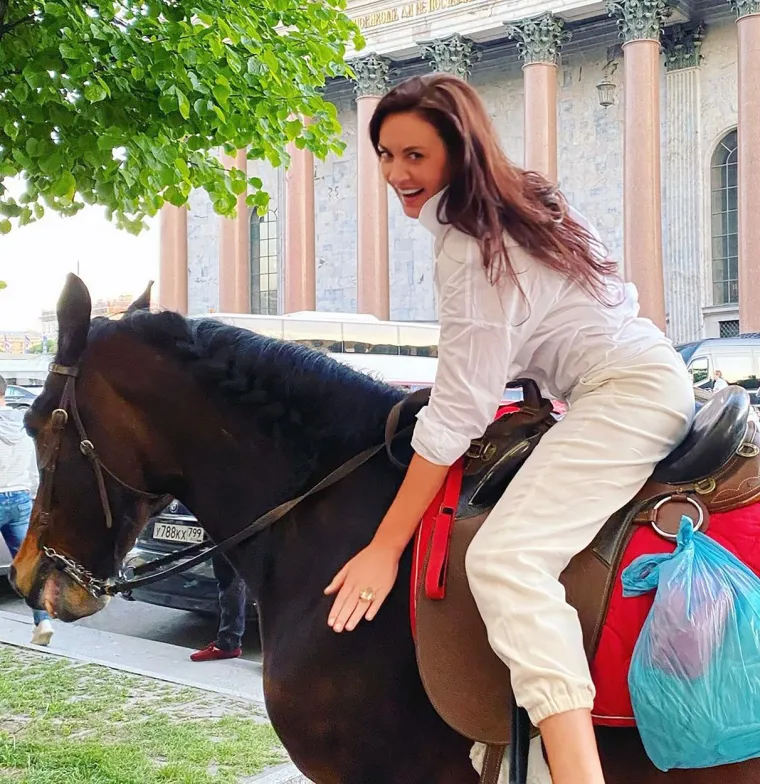 Putina je potpuno smotala, odmah joj je nabacio kompliment zbog kojeg se na&scaron;ao u gabuli: 'Lijepa ženo...'