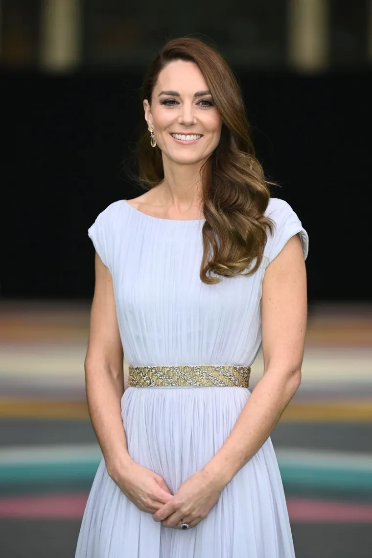 Koji stil biste odabrali? I Emma Watson i Kate Middleton su apsolutne 'kraljice'; Glumica oduševila 'bipolarnom' kreacijom