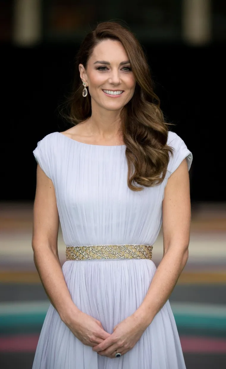 Koji stil biste odabrali? I Emma Watson i Kate Middleton su apsolutne 'kraljice'; Glumica oduševila 'bipolarnom' kreacijom