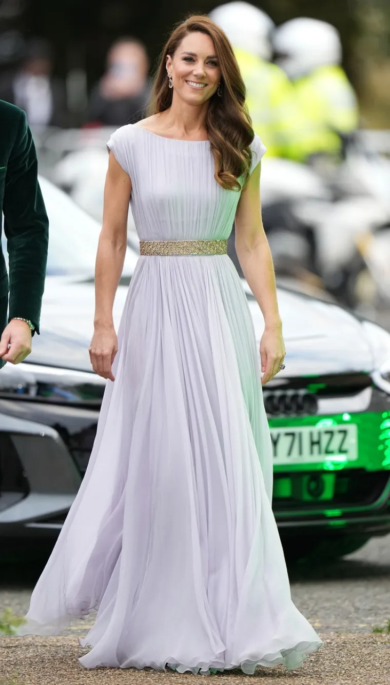 Koji stil biste odabrali? I Emma Watson i Kate Middleton su apsolutne 'kraljice'; Glumica oduševila 'bipolarnom' kreacijom