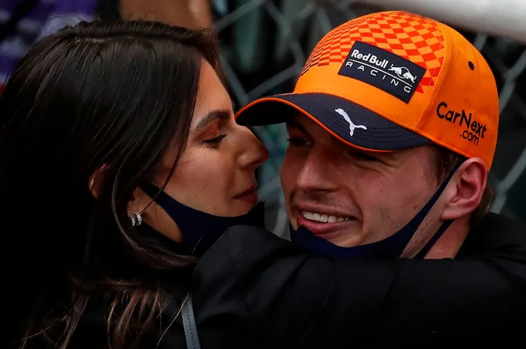 Slavni vozač Formule 1 šokirao svijet izjavom o svojoj prekrasnoj djevojci, odmah ga optužili za seksizam