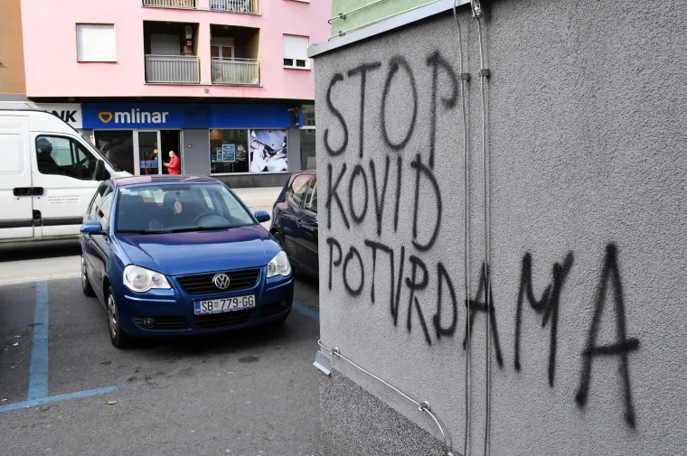 Vandali po&scaron;arali bolnicu, poslali poruku Stožeru: 'Stop kovid potvrdama'