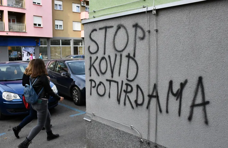 Vandali po&scaron;arali bolnicu, poslali poruku Stožeru: 'Stop kovid potvrdama'