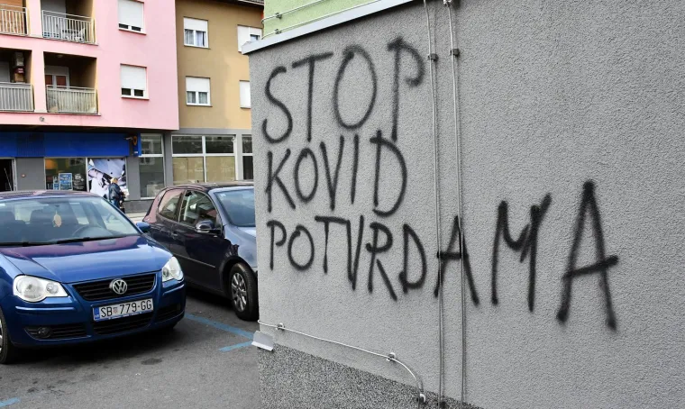 Vandali po&scaron;arali bolnicu, poslali poruku Stožeru: 'Stop kovid potvrdama'