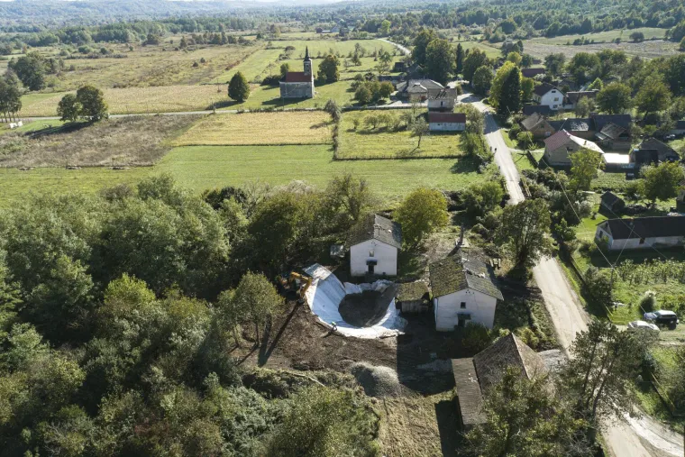 U Mečenčanima započela sanacija rupa koje su nastale nakon potresa: Pogledajte kako to izgleda iz zraka