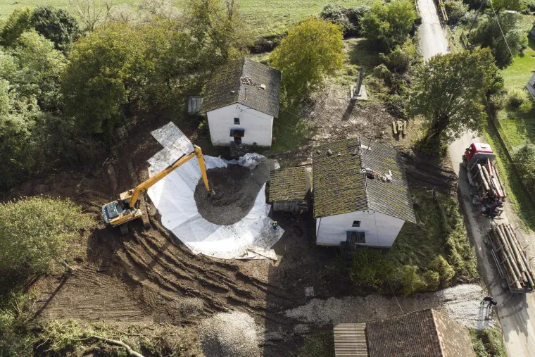 U Mečenčanima započela sanacija rupa koje su nastale nakon potresa: Pogledajte kako to izgleda iz zraka