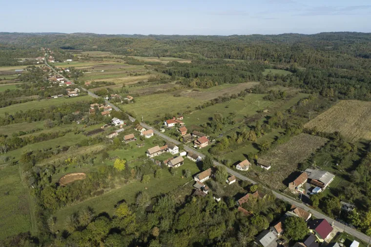 U Mečenčanima započela sanacija rupa koje su nastale nakon potresa: Pogledajte kako to izgleda iz zraka