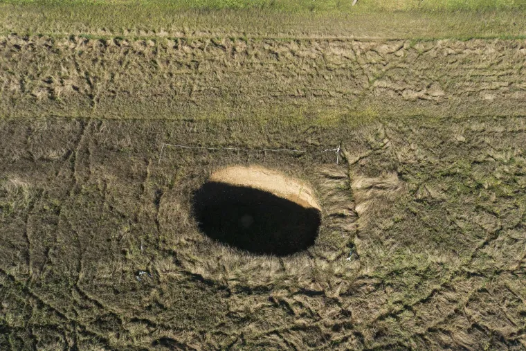 U Mečenčanima započela sanacija rupa koje su nastale nakon potresa: Pogledajte kako to izgleda iz zraka