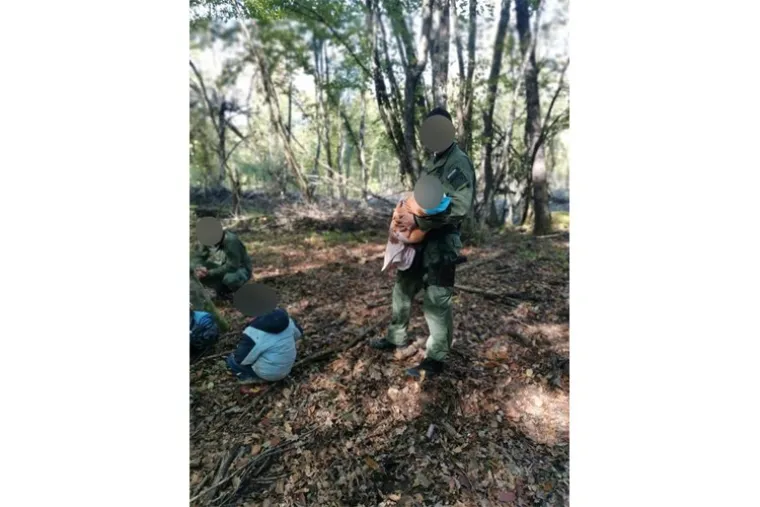 U &scaron;umi pronađeni migranti iz Afganistana: Dvoje djece hitno prevezeno u bolnicu