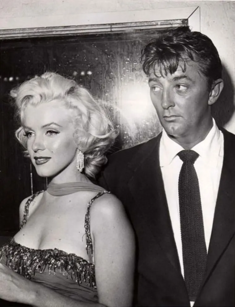 1. Robert Mitchum izjavio je da Marilyn Monroe nije mogla raditi ako bi vidjela da netko pati. Podsjetio je na scenu koja je simulirala rafting. Čovjek koji ih je polijevao vodom je doslovce poplavio jer mu je bilo jako hladno. Marilyn je prestala snimati scenu dok god nisu našli asistenta koji je bio u boljem stanju,