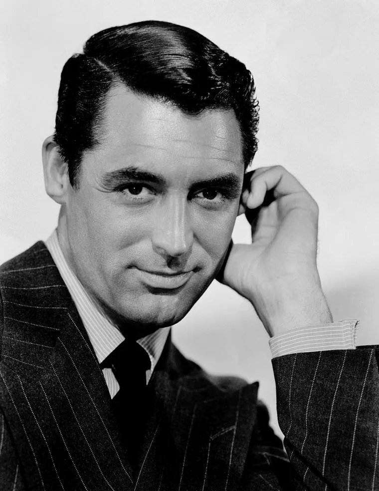 7. Cary Grant bio je veliki misterij. &apos;Zaista najtajanstveniji prijatelj kojeg imam. Ponekad je u depresiji, a onda se vine u visine gdje se čini da će poletjeti u svemir&apos;, rekao je njegov prijatelj, glumac David Niven. I sam je Grant jednom izjavio kako svi misle da je uvijek vodio dinamičan i uzbudljiv život, ali njemu se to češće činilo kao stalna zabrinutost i &apos;bol u trbuhu&apos;.