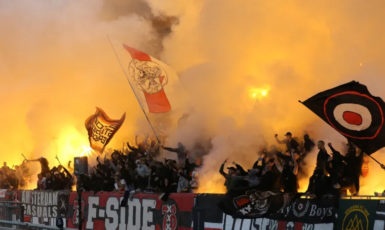 Ne pamtimo kada se ne&scaron;to ovakvo dogodilo: Pogledajte nestvarnu bakljadu na utakmici Lige prvaka