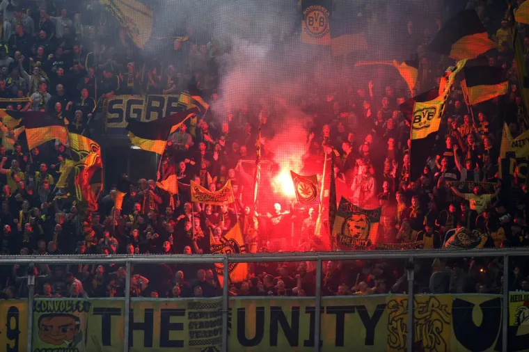 Ne pamtimo kada se ne&scaron;to ovakvo dogodilo: Pogledajte nestvarnu bakljadu na utakmici Lige prvaka