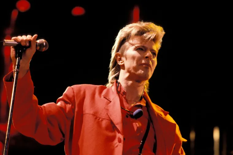 2. David Bowie: Imao je rak od kojega je preminuo 2016. godine. Njegov osebujan stil, inovativna glazba i jedinstven glas osvojili su srca mnogih. Njegova slava ne blijedi ni danas. U trenutku smrti imao je 69 godina.