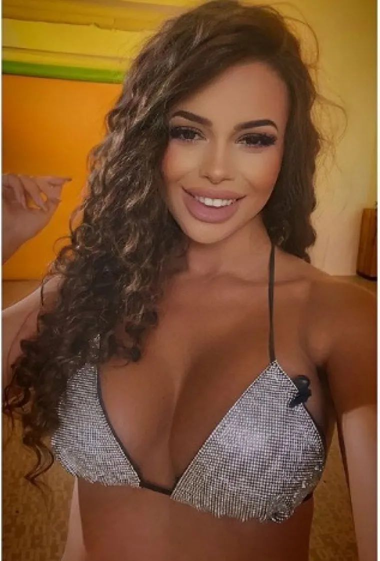 Bujna reporterka zaludjela je Hrvate: Gole slike nisu joj strane, a Instagram joj jednostavno - gori