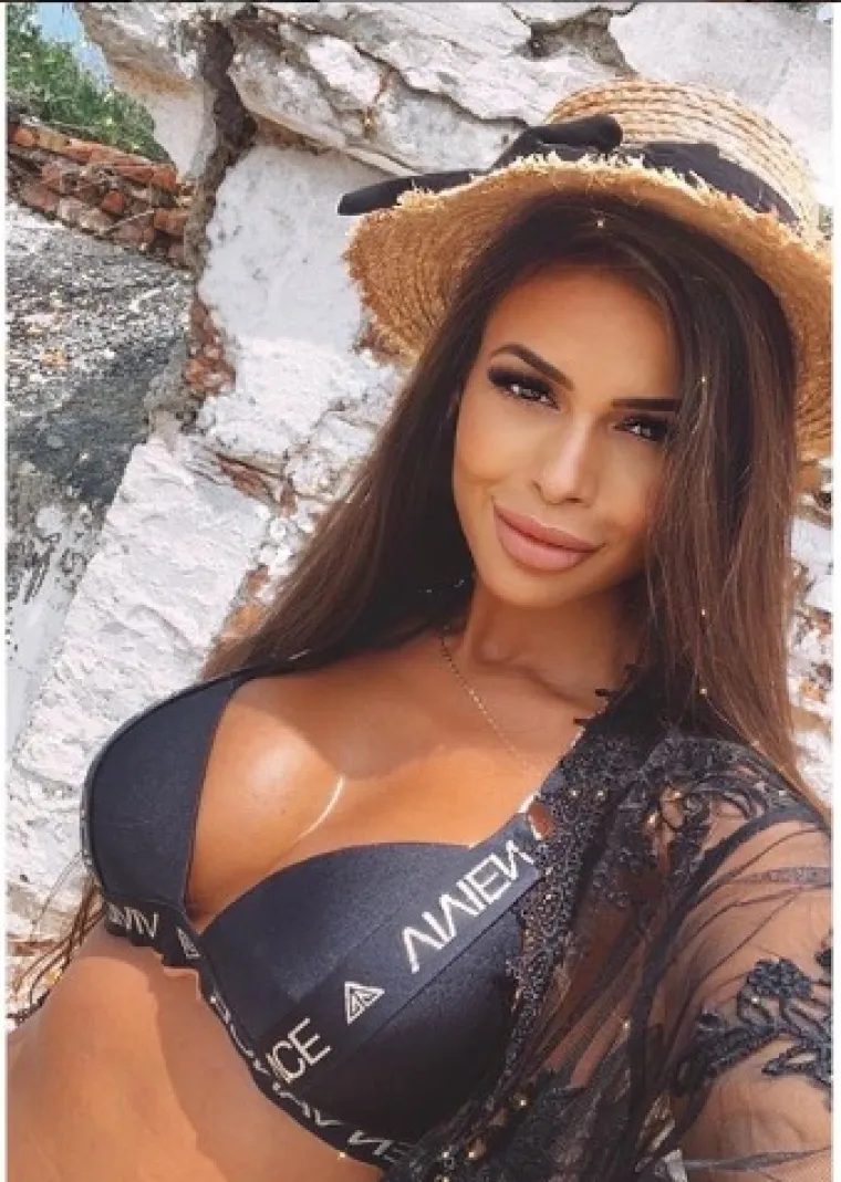 Bujna reporterka zaludjela je Hrvate: Gole slike nisu joj strane, a Instagram joj jednostavno - gori