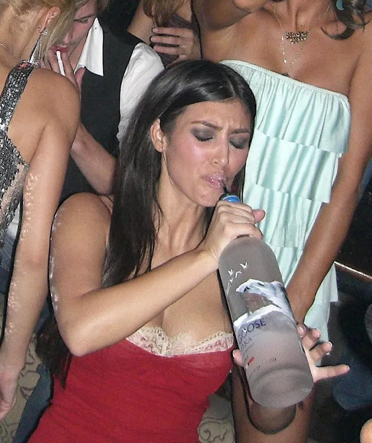 Kim je bila prva osoba kojoj je Caitlyn Jenner otkrila da će promijeniti spol. Caitlyn je rekla da je Kim jedna od najempatičnijih osoba na svijetu i da se njoj može sve reći.