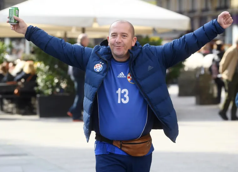 Dinamovi navijači okupirali centar grada, policija je po svim kritičnim mjestima