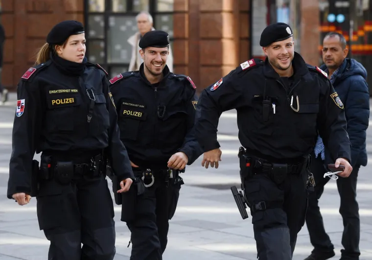 Dinamovi navijači okupirali centar grada, policija je po svim kritičnim mjestima