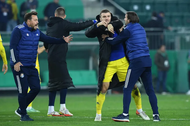 Žestoko naguravanje i trenutak ludila. Pogledajte kako su se Dinamovi igrači zamalo potukli s Austrijancima
