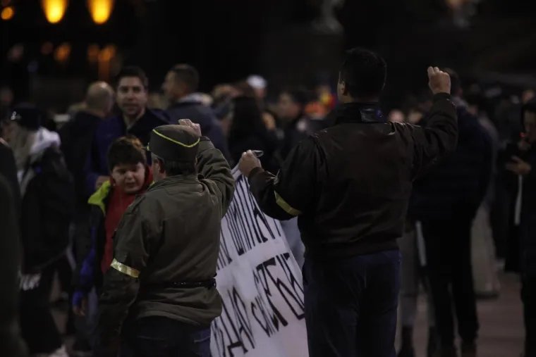 Prosvjedi zbog novih mjera, nakon 22 sata u kafiće samo s covid potvrdom: 'Vučiću izdao si Srbiju!'