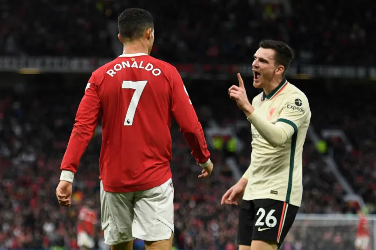 U najvećem derbiju engleskog nogometa Liverpool je na Old Traffordu deklasirao Manchester United sa 5-0 ostvarivši rekordnu pobjedu u &quot;Kazalištu snova&quot;. Već nakon 50 minuta igre imali su 5-0, a od 61. minute i igrača više, no &quot;stali su na loptu&quot;.
Cristiano Ronaldo je u potpunosti Izgubio živce u sudačkoj nadoknadi prvog poluvremena. Faulirao je Curtisa Jonesa i onda je krenuo udarati po lopti iako je sudac svirao prekršaj. Živčani Portugalac je i udario Jonesa pa zatim dobio žuti karton.
