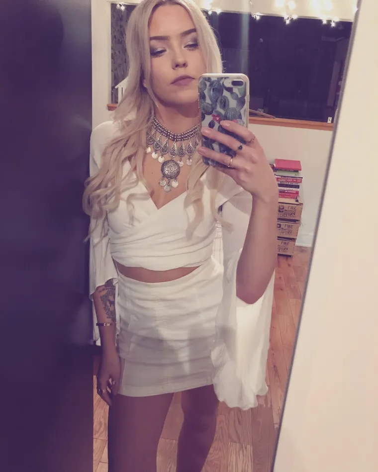 Boluje od genitalnog herpesa i pun joj je kufer stigme, više to ne skriva čak ni u opisu profila Tinderu!