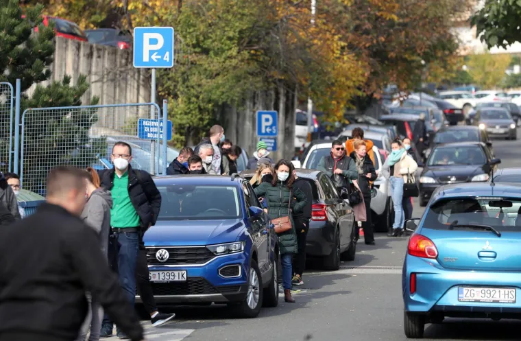 Ogromni redovi ispred Vinogradske za testiranje: 'Čeka se u redu duže od dva sata'