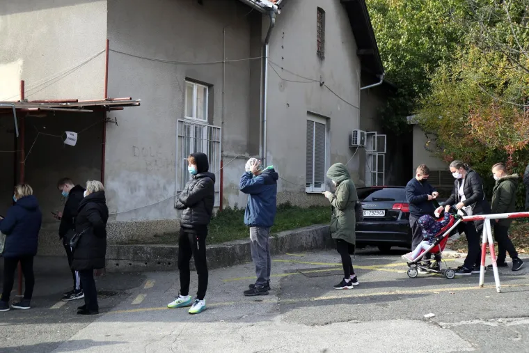 Ogromni redovi ispred Vinogradske za testiranje: 'Čeka se u redu duže od dva sata'