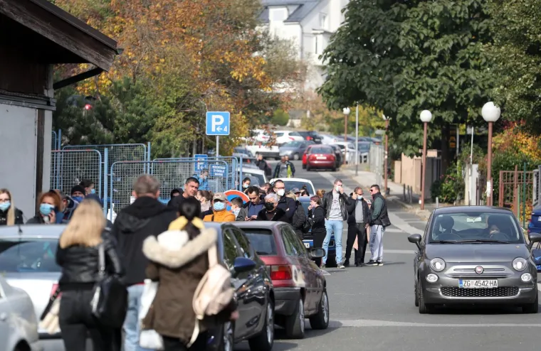 Ogromni redovi ispred Vinogradske za testiranje: 'Čeka se u redu duže od dva sata'