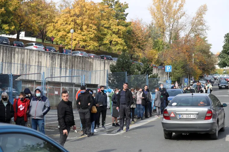 Ogromni redovi ispred Vinogradske za testiranje: 'Čeka se u redu duže od dva sata'