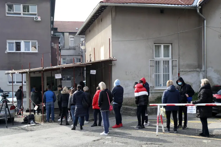 Ogromni redovi ispred Vinogradske za testiranje: 'Čeka se u redu duže od dva sata'