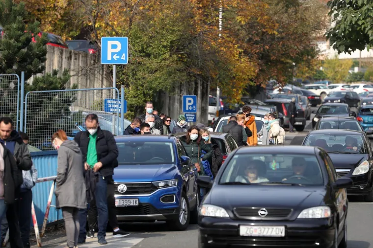 Ogromni redovi ispred Vinogradske za testiranje: 'Čeka se u redu duže od dva sata'