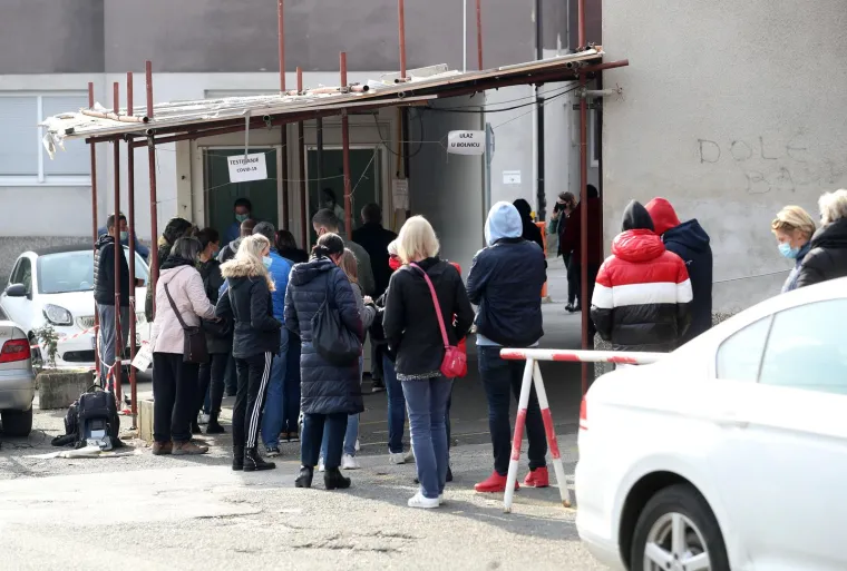 Ogromni redovi ispred Vinogradske za testiranje: 'Čeka se u redu duže od dva sata'