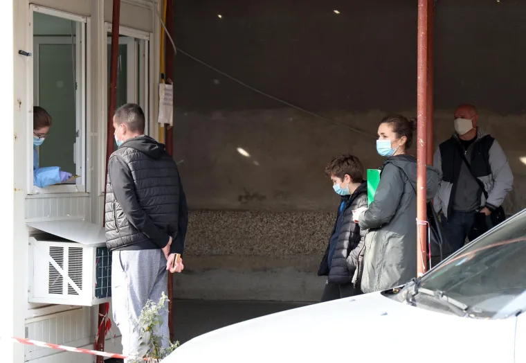 Ogromni redovi ispred Vinogradske za testiranje: 'Čeka se u redu duže od dva sata'