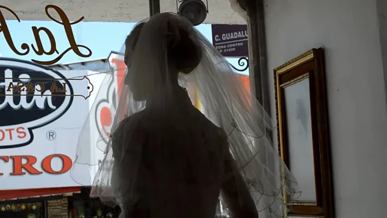 U izlogu radnje već desetljećima drže le&scaron; djevojke?! Kažu da je umrla na dan vjenčanja, da se majka od nje nije mogla rastati