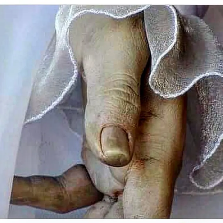 U izlogu radnje već desetljećima drže le&scaron; djevojke?! Kažu da je umrla na dan vjenčanja, da se majka od nje nije mogla rastati