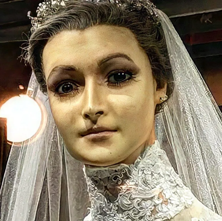 U izlogu radnje već desetljećima drže le&scaron; djevojke?! Kažu da je umrla na dan vjenčanja, da se majka od nje nije mogla rastati