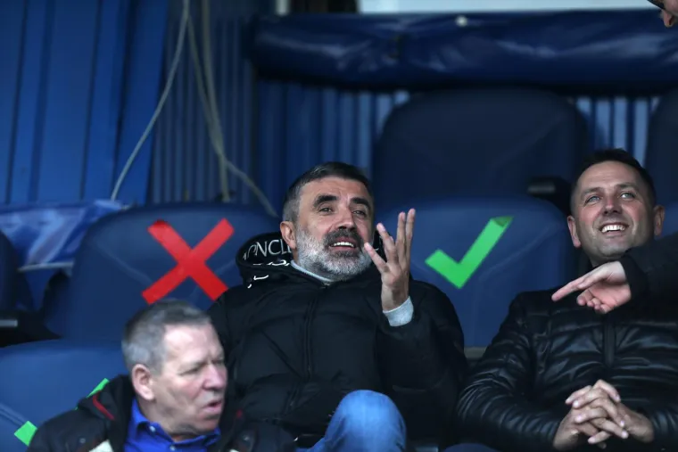 Kamere uhvatile Zorana Mamića; Bio je na nogometnoj utakmici, pogledajte kako uživa  na tribini