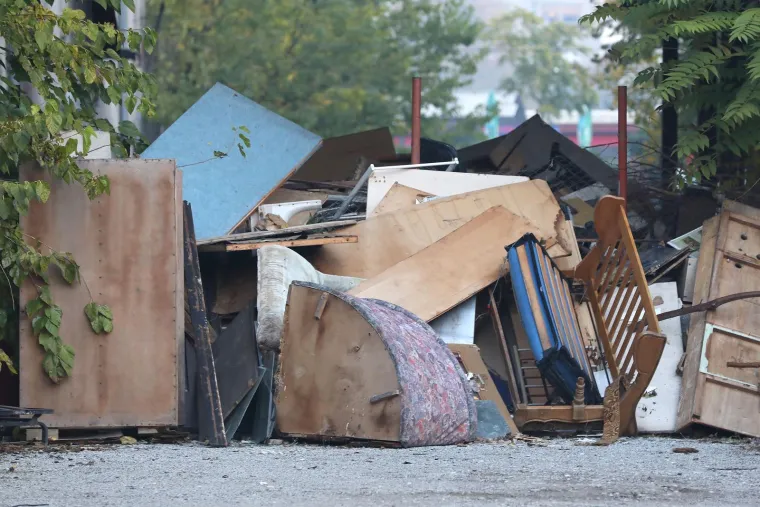 Odlukom Državnog inspektorata glomazni otpad Zagreba ne smije vi&scaron;e voziti na odlagali&scaron;te u Sisak, ali ni na Jaku&scaron;evac