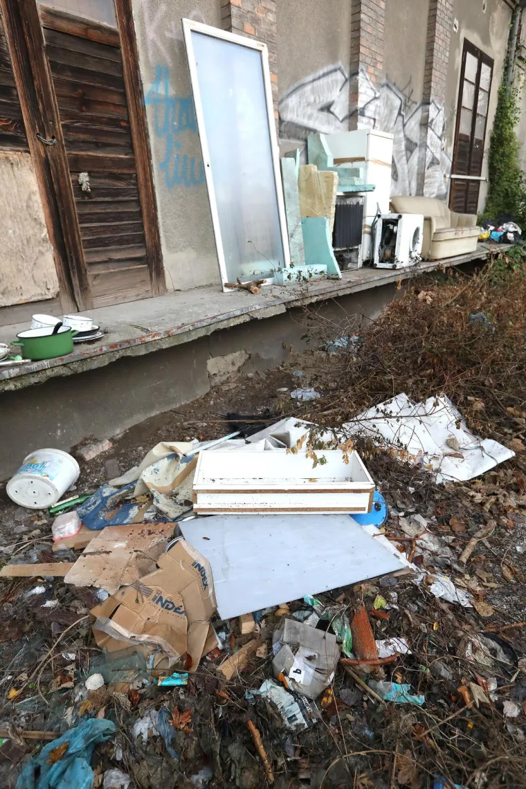 Odlukom Državnog inspektorata glomazni otpad Zagreba ne smije vi&scaron;e voziti na odlagali&scaron;te u Sisak, ali ni na Jaku&scaron;evac