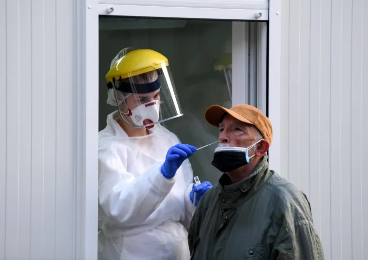 Redovi za testiranje na covid-19 u zagrebačkim Domovima zdravlja